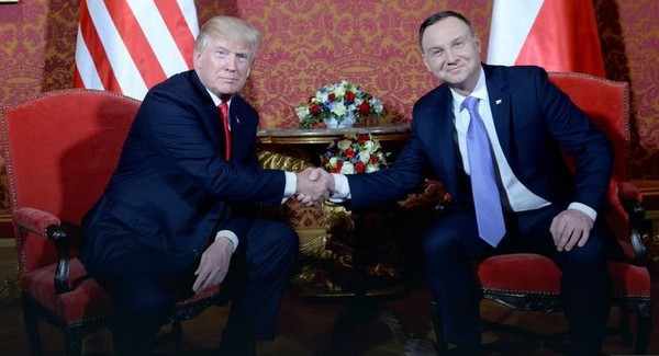 Prezydenci Duda i Trump.